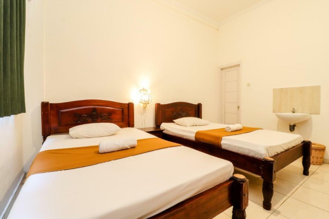 Palmyra Hostel Malang Exterior foto