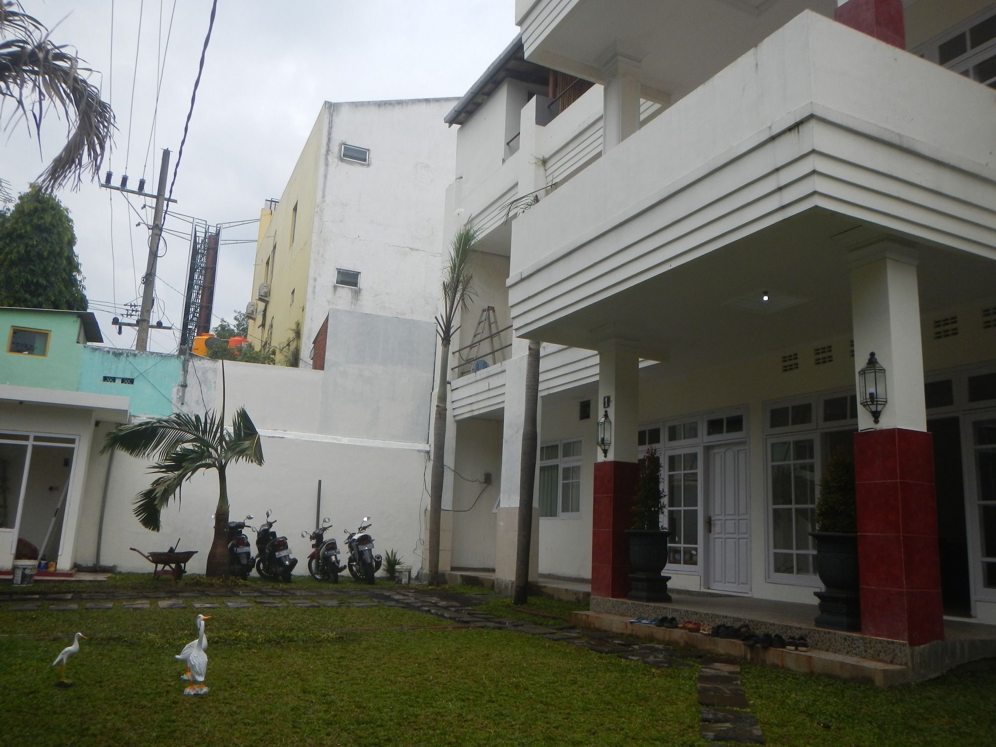 Palmyra Hostel Malang Exterior foto